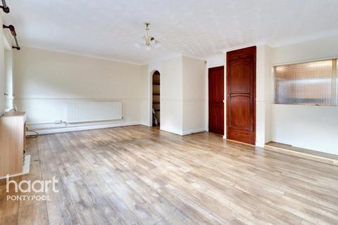 4 bedroom maisonette for sale, Afon Court, Pontypool