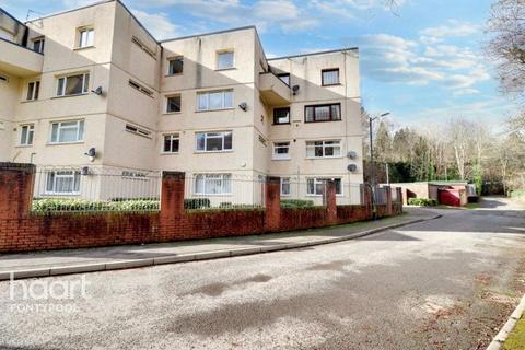 4 bedroom maisonette for sale, Afon Court, Pontypool