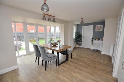 4 bedroom detached house for sale, King Lane, Burton-On-Trent DE13