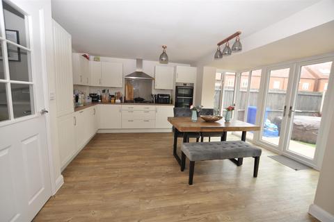 4 bedroom detached house for sale, King Lane, Burton-On-Trent DE13