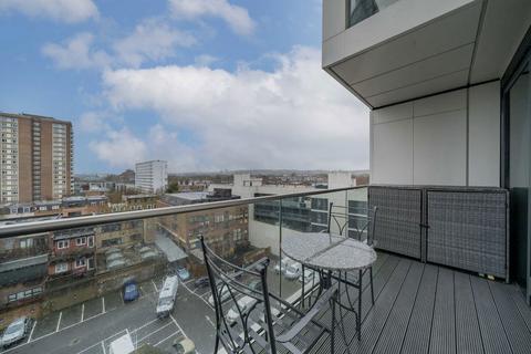 1 bedroom flat for sale, City North Place, London N4