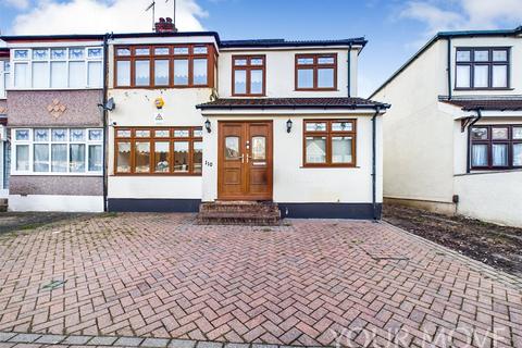 4 bedroom end of terrace house for sale, Gorseway, Romford RM7