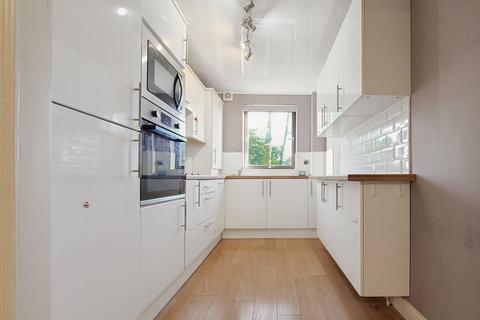 2 bedroom flat for sale, 12 Normanhurst Court, West King Street