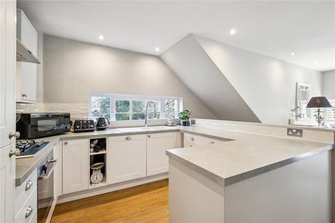Flat 6, Windsor Court Vicarage Crescent, Battersea, London, SW11 3LA