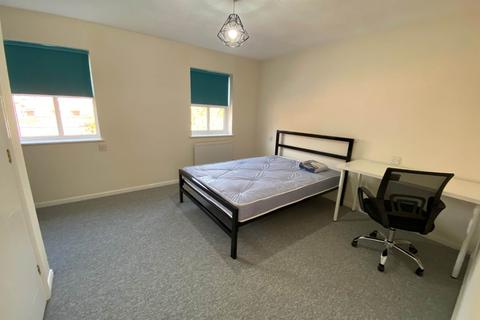 3 bedroom terraced house to rent, Wright Way, Stoke Park