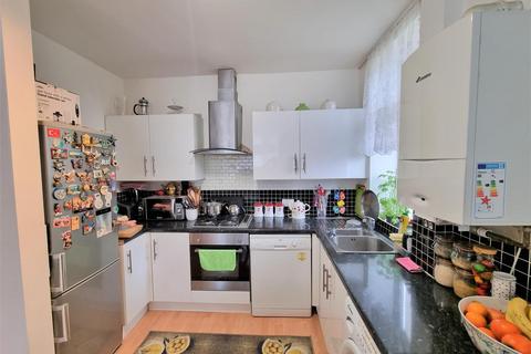 2 bedroom flat to rent, Kidderminster Road, Croydon