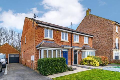 3 bedroom semi-detached house to rent, Vistula Crescent, Swindon SN25