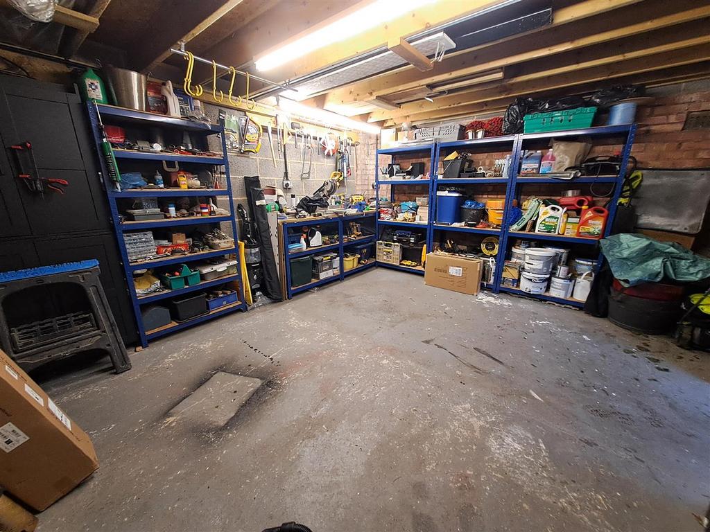 Rear Workshop/Garage