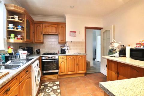 3 bedroom detached bungalow to rent, Crabtree Lane, Lancing, BN15