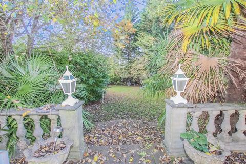 undefined, Edgeworth Crescent, Hendon NW4