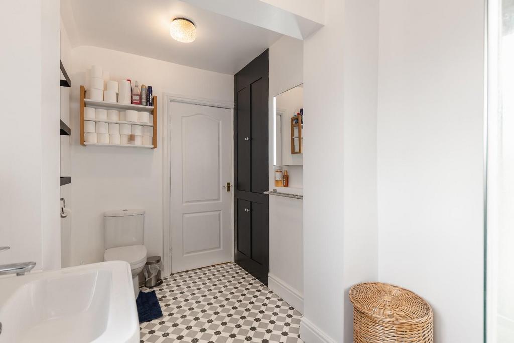 Bathroom-3.jpg