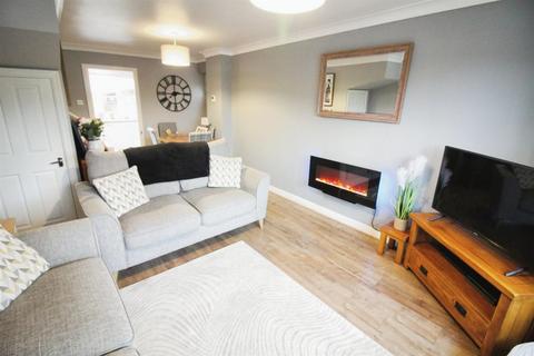 2 bedroom end of terrace house for sale, Low Street, Leeds LS25