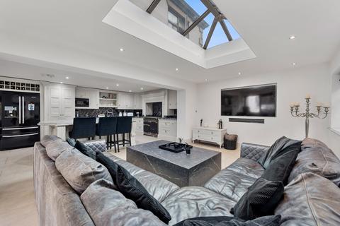 5 bedroom detached house for sale, Tranmere Court, Guiseley, Leeds, West Yorkshire, LS20