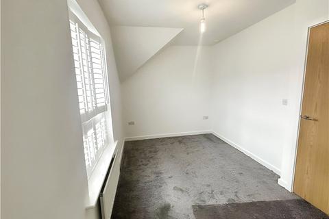 5 bedroom terraced house to rent, Harrow Close, Surrey KT15