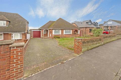 3 bedroom chalet for sale, Thong Lane, Shorne, Gravesend, Kent