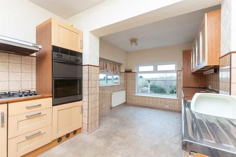 3 bedroom chalet for sale, Thong Lane, Shorne, Gravesend, Kent