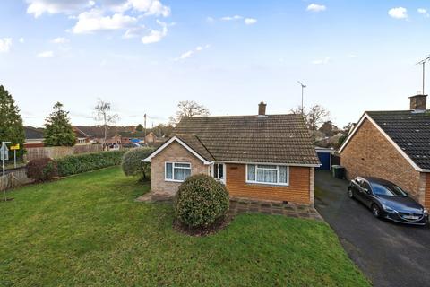 3 bedroom bungalow for sale, School Lane, Reading RG7