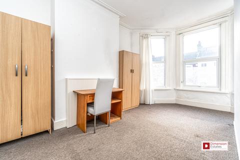 3 bedroom flat to rent, Frobisher Road, Harringay, London, N8