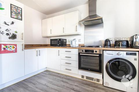 2 bedroom flat for sale, King Edward Road, Basildon SS15