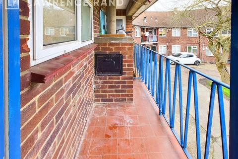 2 bedroom flat to rent, Langham Court, Station Approach, South Ruislip, Ruislip, HA4