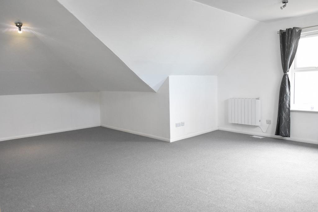 10 ian court living