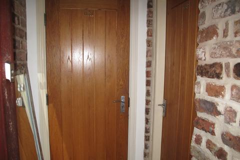 2 bedroom flat to rent, 116b Chestergate, Macclesfield SK11