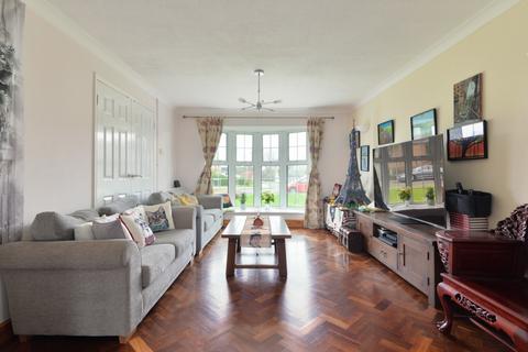 5 bedroom detached house for sale, Harkness Drive