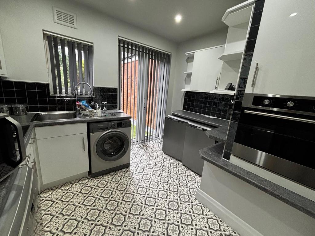 Kitchen 2.jpg