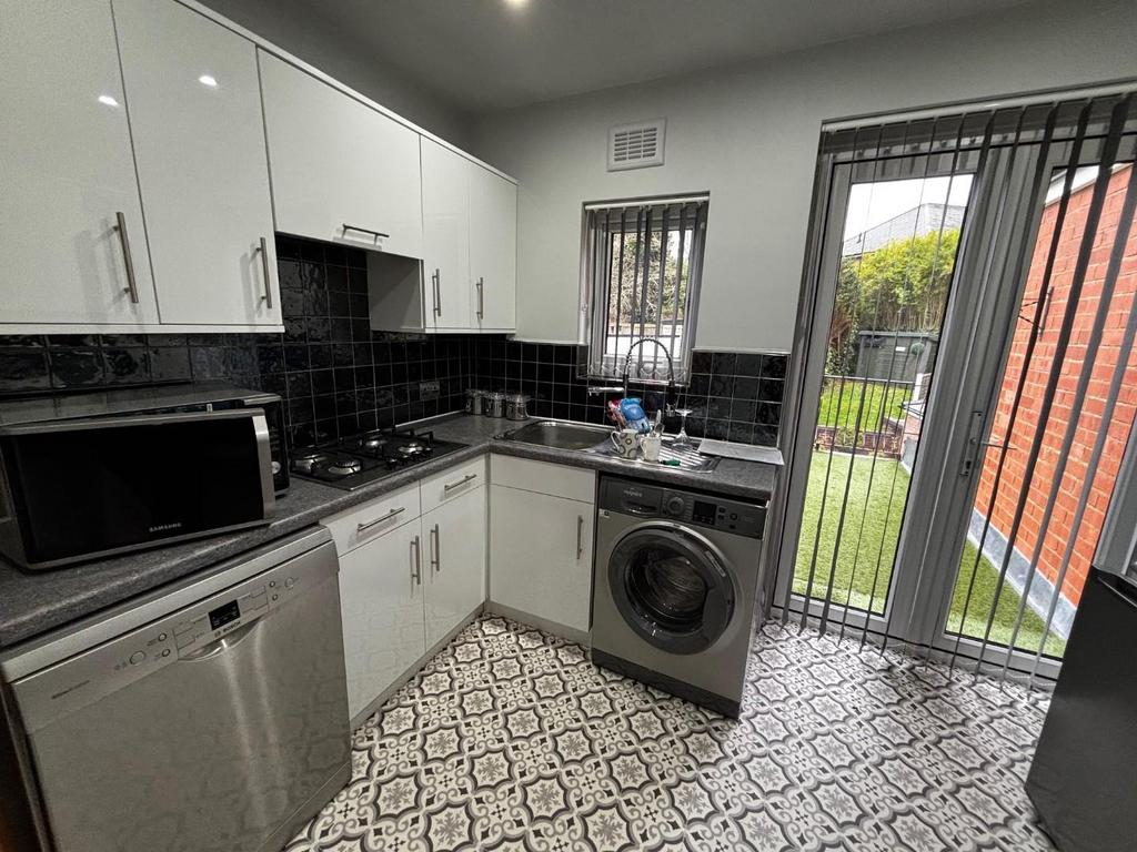 Kitchen 1.jpg