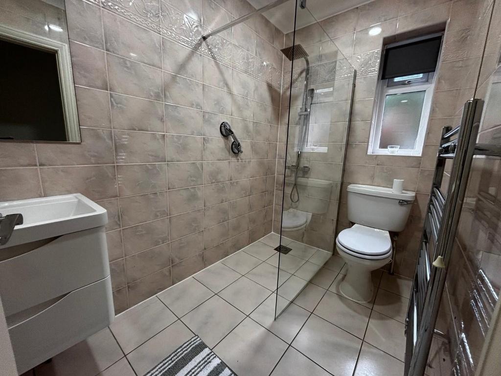 Shower Room.jpg