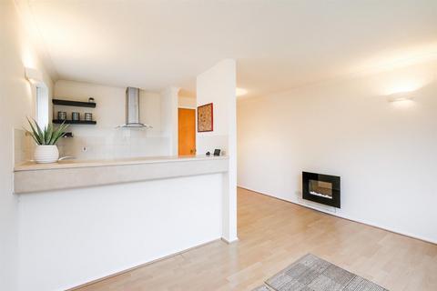 10 Alders Close, London, E11 3RZ