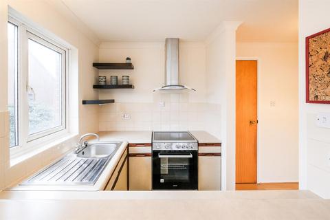 10 Alders Close, London, E11 3RZ