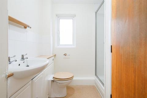 10 Alders Close, London, E11 3RZ