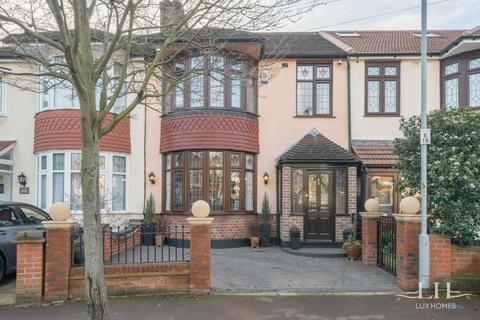 3 bedroom terraced house for sale, Edgefield Avenue, Barking