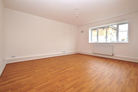 2 bedroom flat to rent, Knighton Park Road London SE26