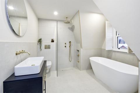 2 bedroom flat for sale, Egerton Gardens, London, SW3