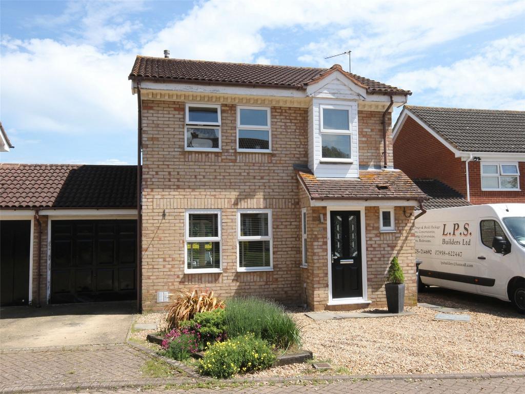 Moor Lane, FLITWICK, Bedfordshire 3 bed link detached house £325,000