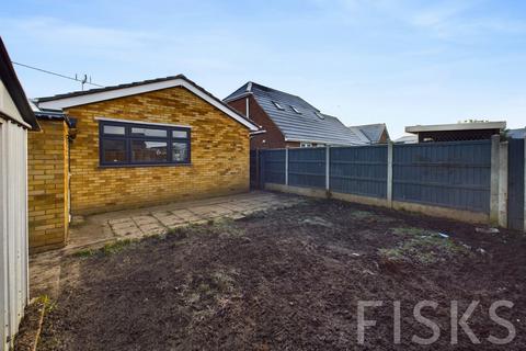 1 bedroom bungalow for sale, Gafzelle Drive, Canvey Island, SS8