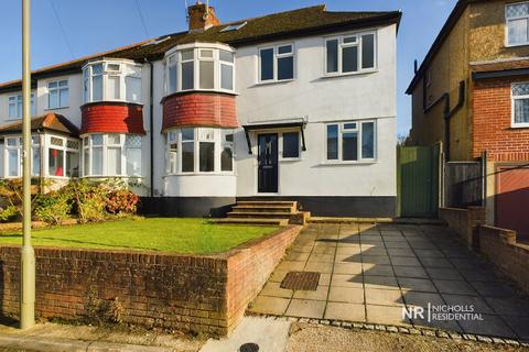 3 Warren Mead, Banstead, SM7 1LU