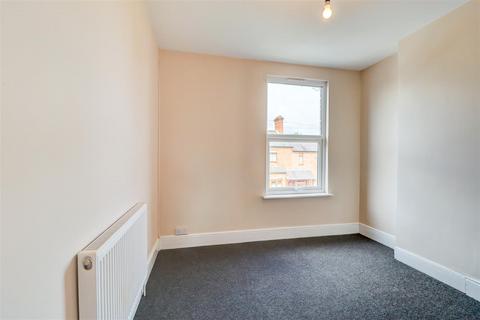 2 bedroom terraced house to rent, Clopton Road, Stratford-upon-Avon