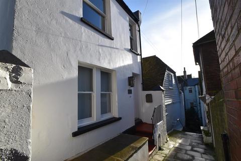 2 bedroom semi-detached house to rent, Sinnock Passage, Hastings