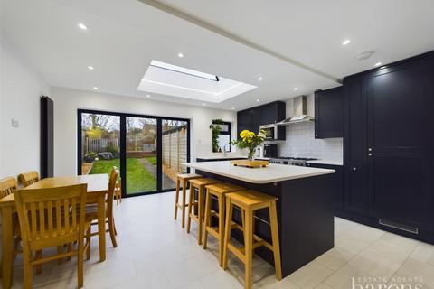 18 Chandler Road, Basingstoke, RG21 3JX