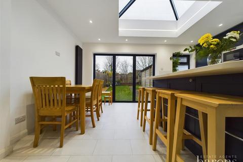 18 Chandler Road, Basingstoke, RG21 3JX