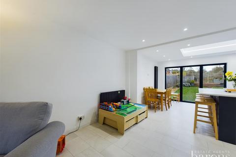 18 Chandler Road, Basingstoke, RG21 3JX