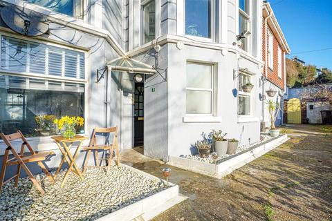 2 bedroom flat for sale, Elphinstone Road, Hastings