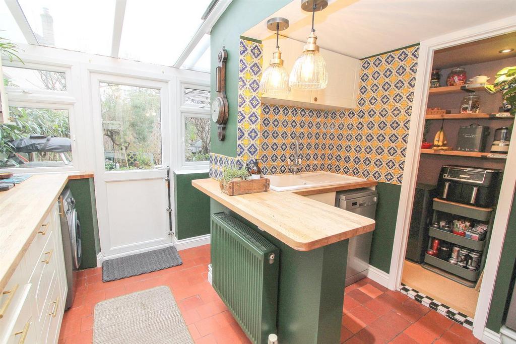 Kit b.jpg
