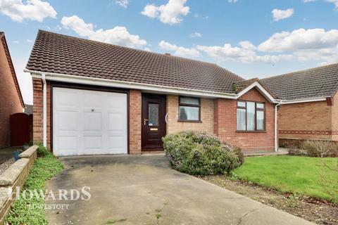 2 bedroom detached bungalow for sale, Crestview Drive, Lowestoft