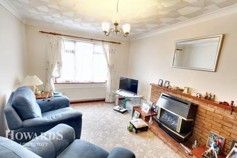 2 bedroom detached bungalow for sale, Crestview Drive, Lowestoft