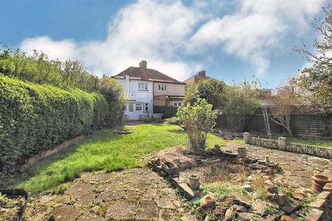 3 bedroom semi-detached house to rent, Lime Tree Road, Heston TW5