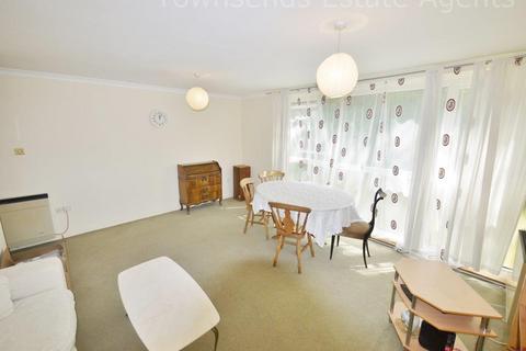 2 bedroom flat to rent, Lingfield Close, Northwood HA6